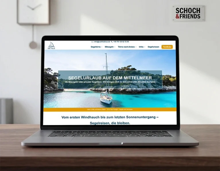 Laptop mit Referenz-Website für ein SEO und Webdesign-Projekt eines Reiseveranstalters aus Freiburg